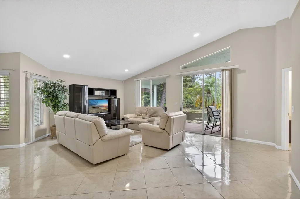 2860 Waters Edge Circle Greenacres FL 33413