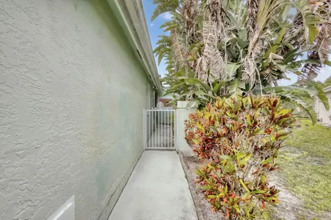 2860 Waters Edge Circle Greenacres FL 33413