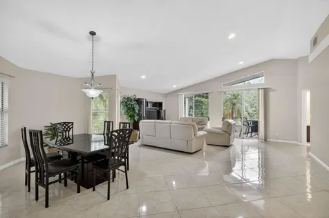 2860 Waters Edge Circle Greenacres FL 33413
