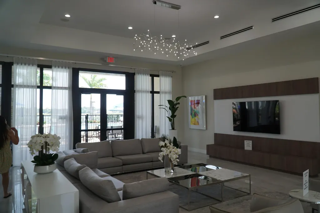 21435 NE 2nd Place Miami FL 33161