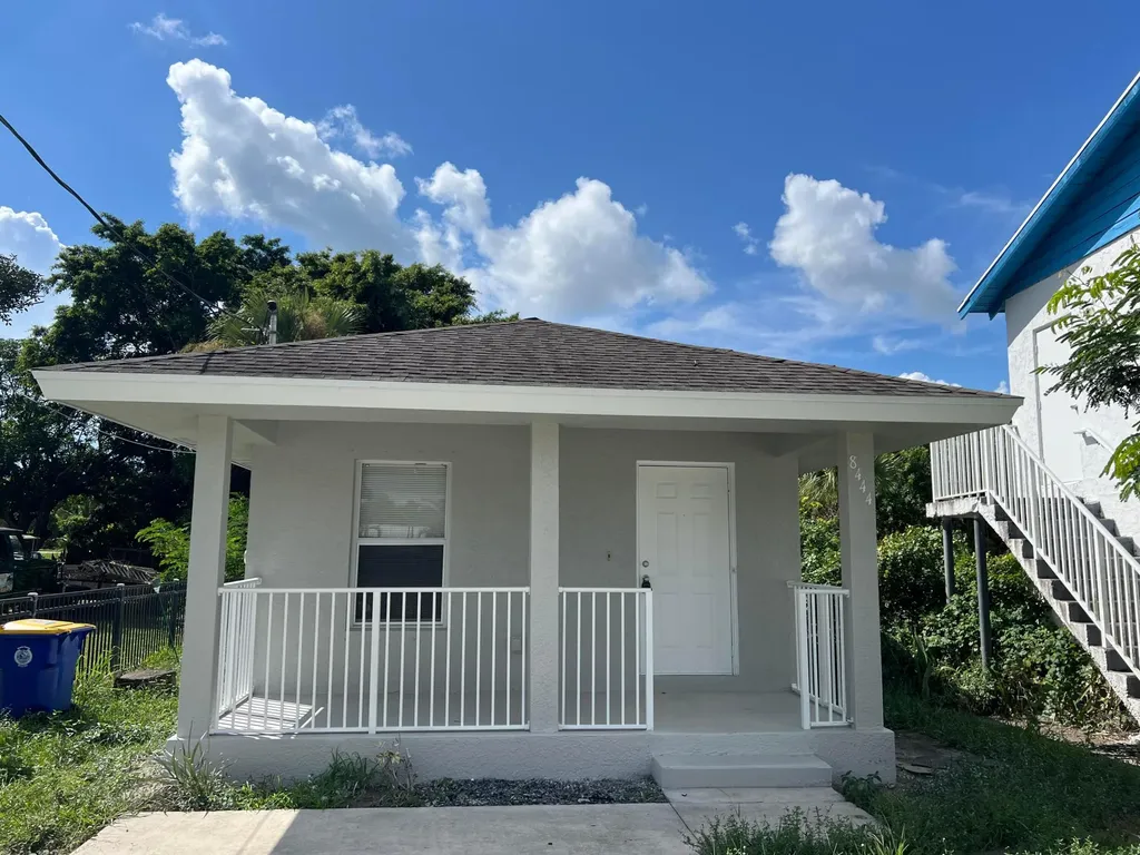 8444 SE Date Street Hobe Sound FL 33455