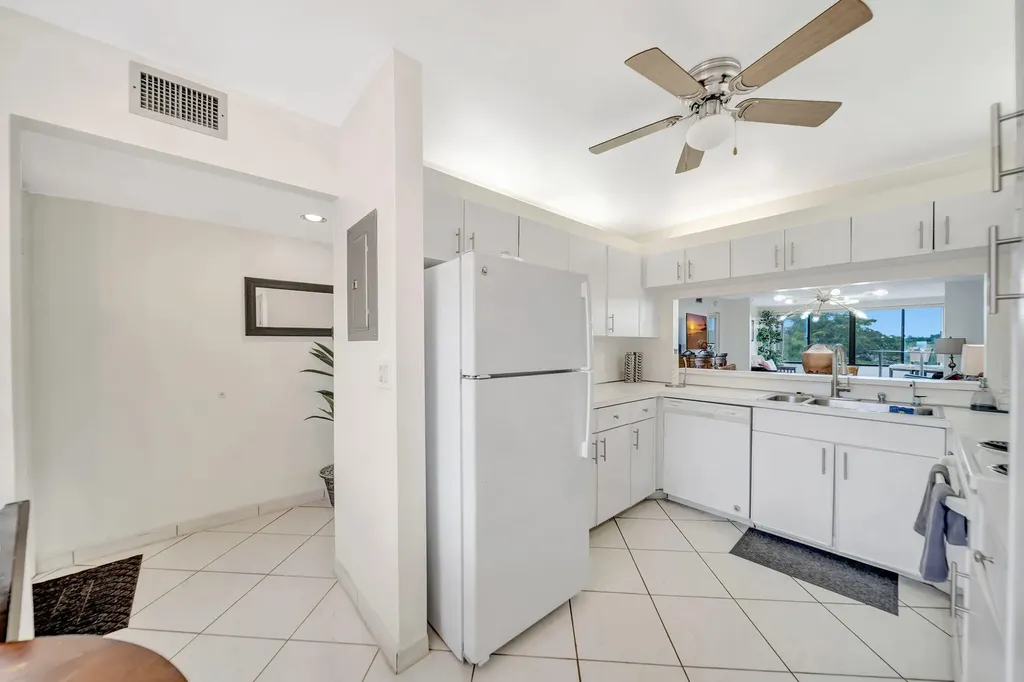 9485 N Belfort Circle Tamarac FL 33321