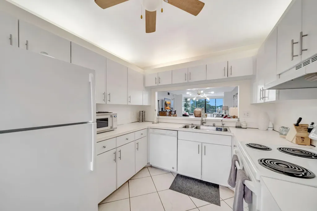 9485 N Belfort Circle Tamarac FL 33321