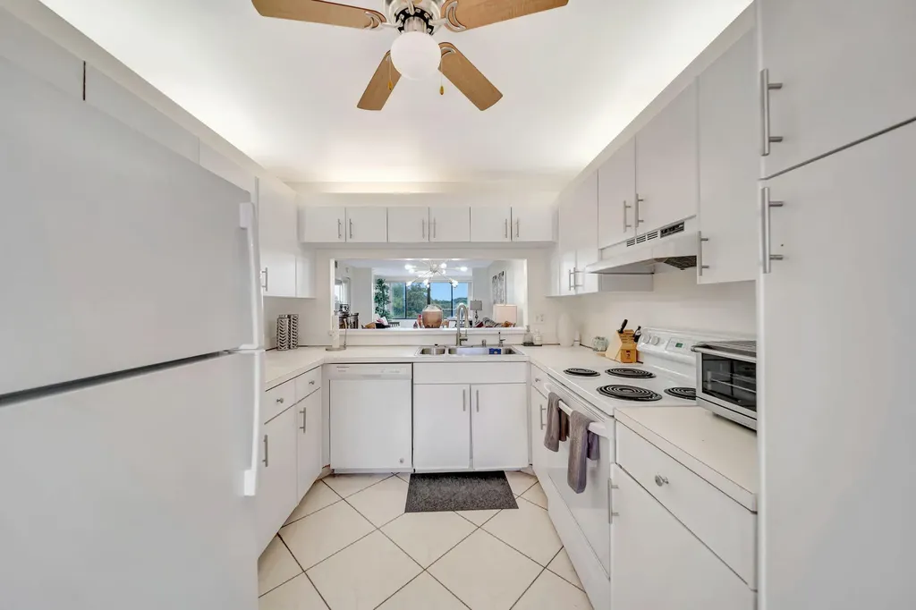 9485 N Belfort Circle Tamarac FL 33321