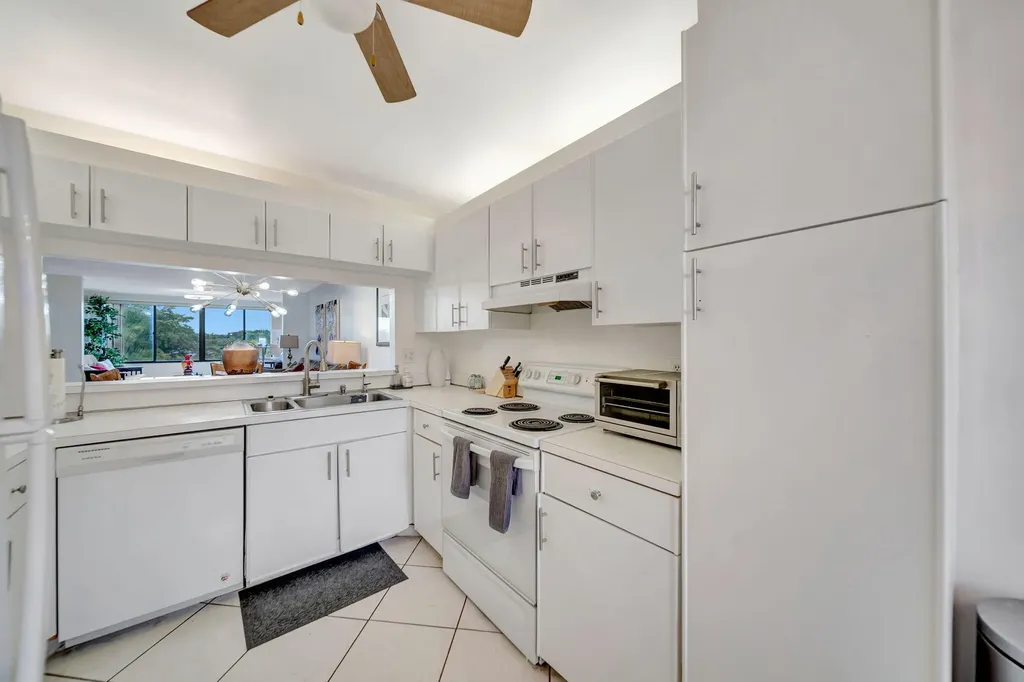 9485 N Belfort Circle Tamarac FL 33321