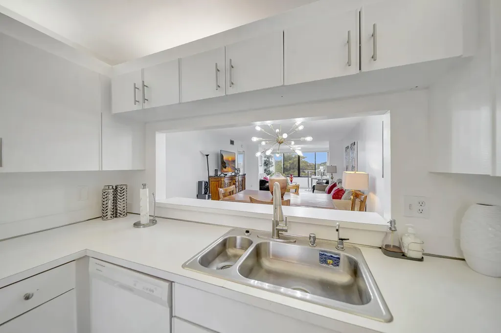 9485 N Belfort Circle Tamarac FL 33321