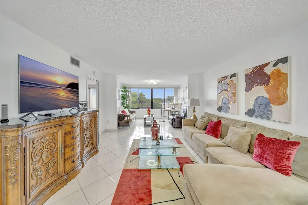 9485 N Belfort Circle Tamarac FL 33321