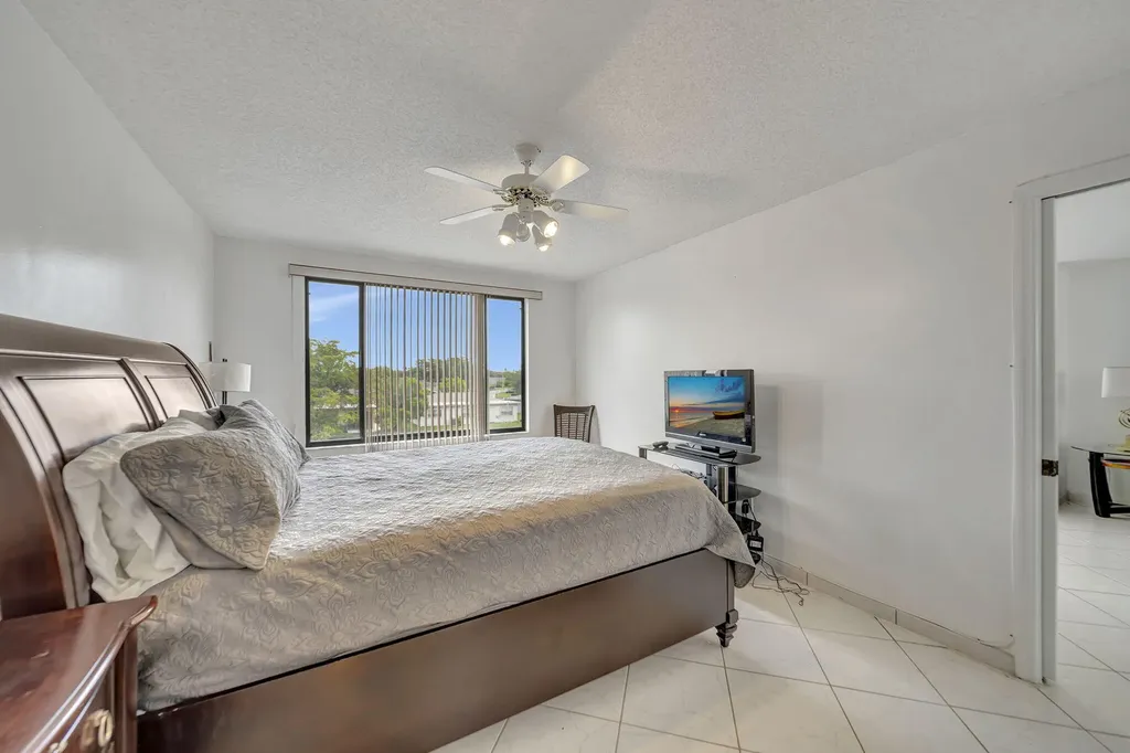 9485 N Belfort Circle Tamarac FL 33321