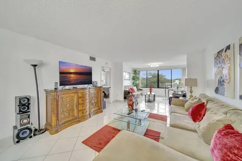 9485 N Belfort Circle Tamarac FL 33321