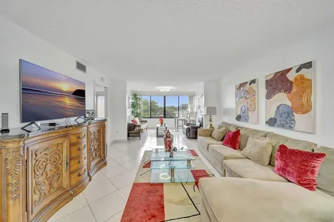 9485 N Belfort Circle Tamarac FL 33321