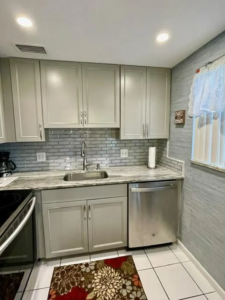 104 Kent G West Palm Beach FL 33417