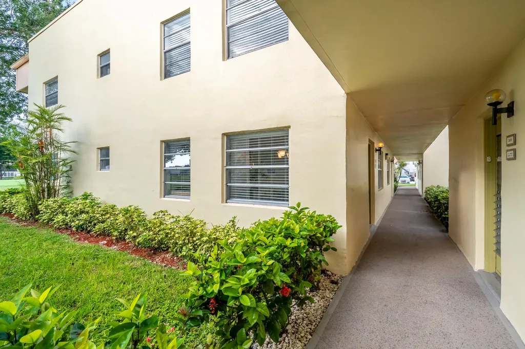 244 Normandy F Lane Delray Beach FL 33484