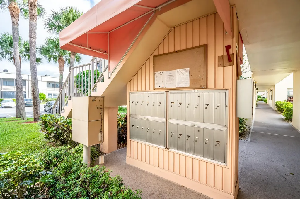 244 Normandy F Lane Delray Beach FL 33484