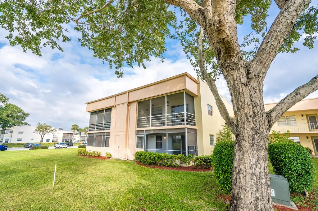 244 Normandy F Lane Delray Beach FL 33484