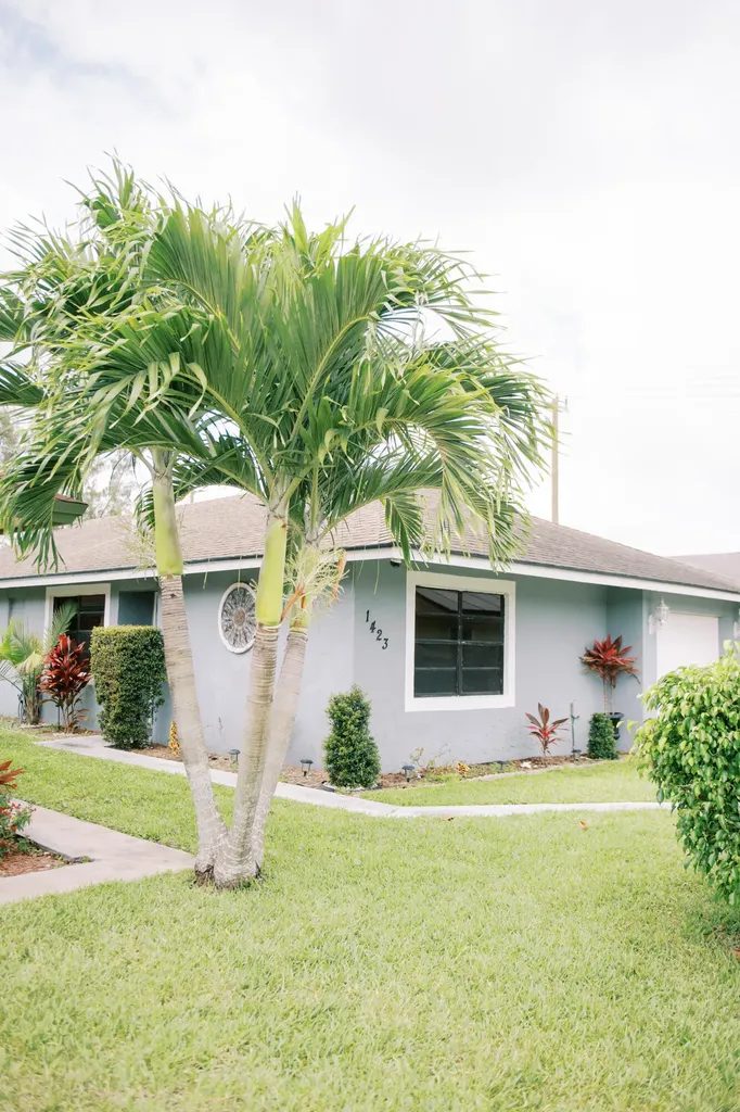 1423 Summit Run Circle West Palm Beach FL 33415