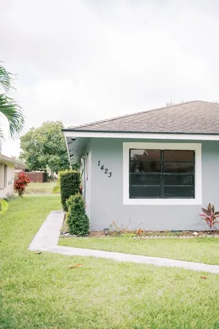 1423 Summit Run Circle West Palm Beach FL 33415