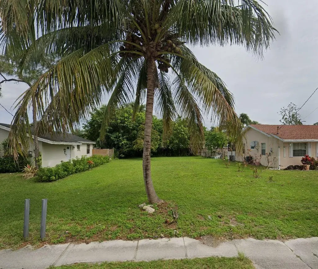 7325 Lantana Road Lake Worth FL 33467