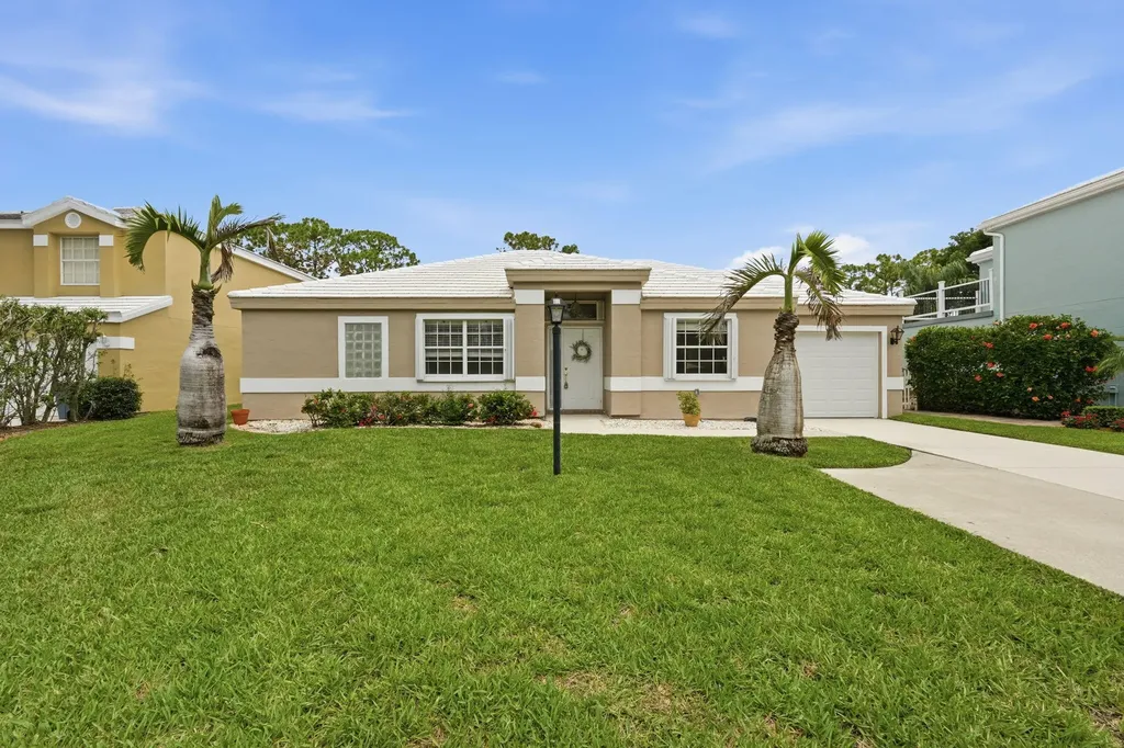 9205 SE Woods End Place Jupiter FL 33469