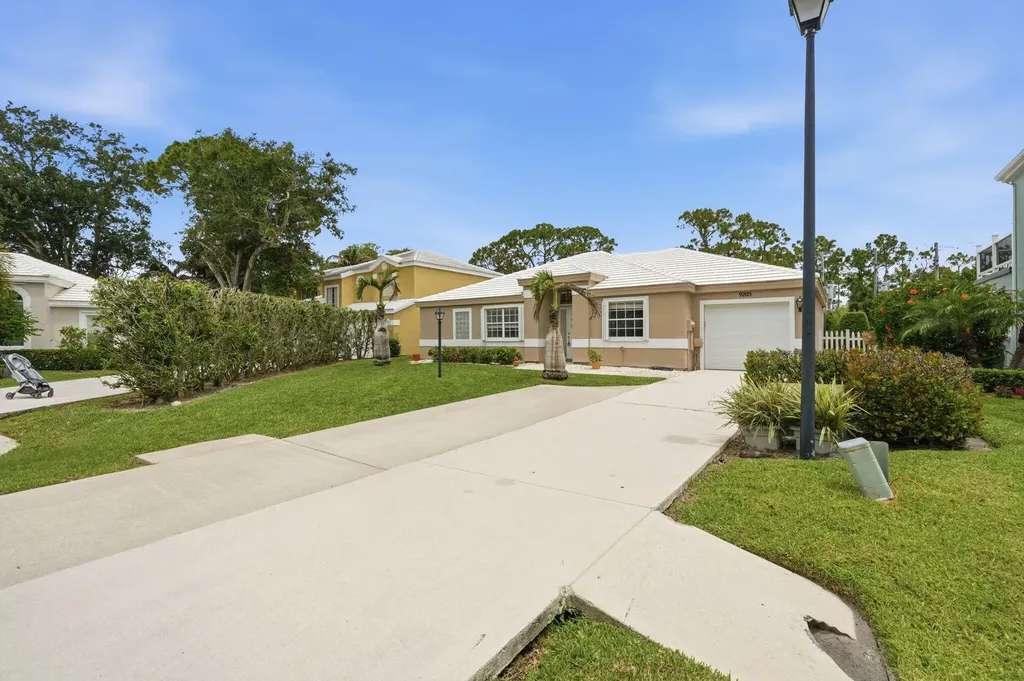 9205 SE Woods End Place Jupiter FL 33469