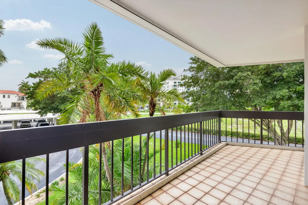 2000 Presidential Way West Palm Beach FL 33401