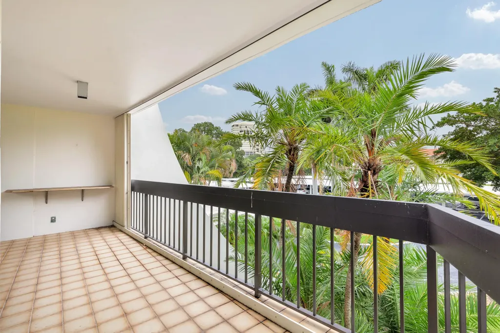 2000 Presidential Way West Palm Beach FL 33401