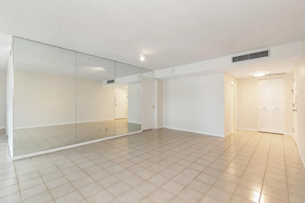 2000 Presidential Way West Palm Beach FL 33401