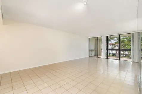 2000 Presidential Way West Palm Beach FL 33401