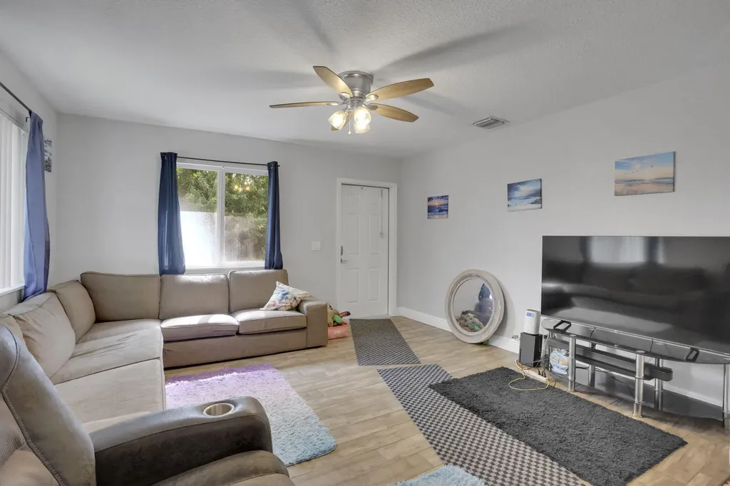 2227 NE 3rd Avenue Delray Beach FL 33444