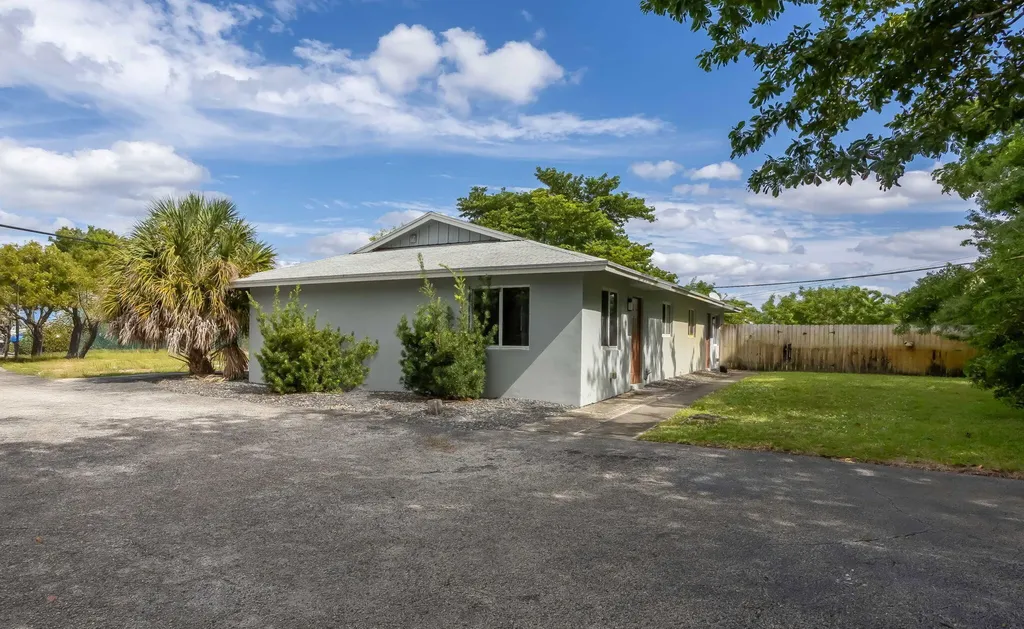 2227 NE 3rd Avenue Delray Beach FL 33444