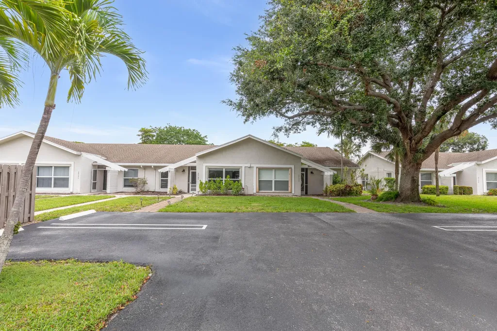 2737 Zorno Way Delray Beach FL 33445
