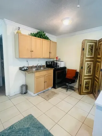1305 W Midway Road Fort Pierce FL