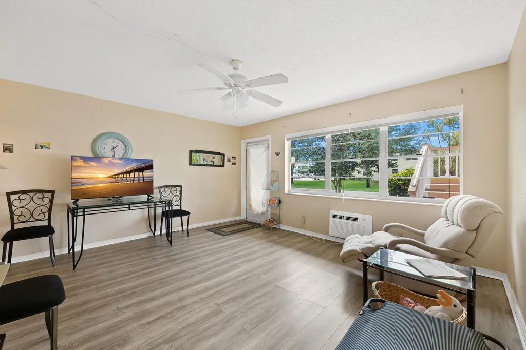 170 Canterbury West Palm Beach FL 33417