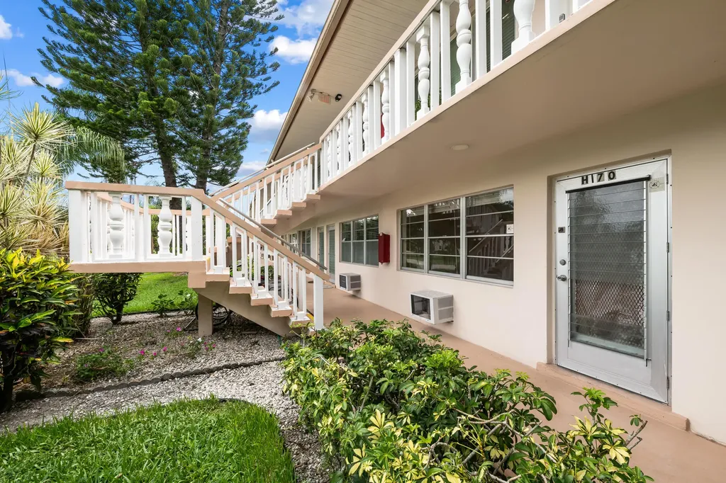 170 Canterbury West Palm Beach FL 33417