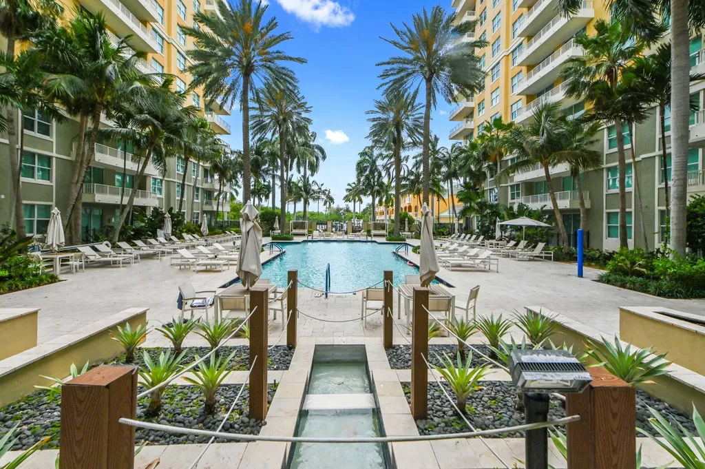 625 Casa Loma Boulevard Boynton Beach FL 33435