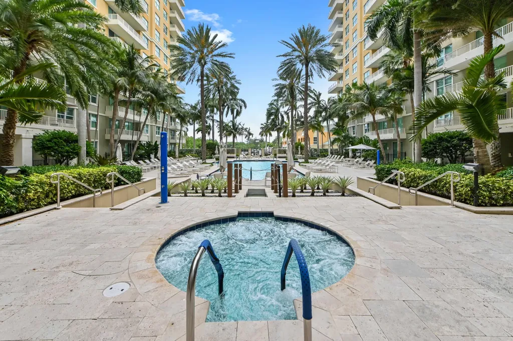 625 Casa Loma Boulevard Boynton Beach FL 33435
