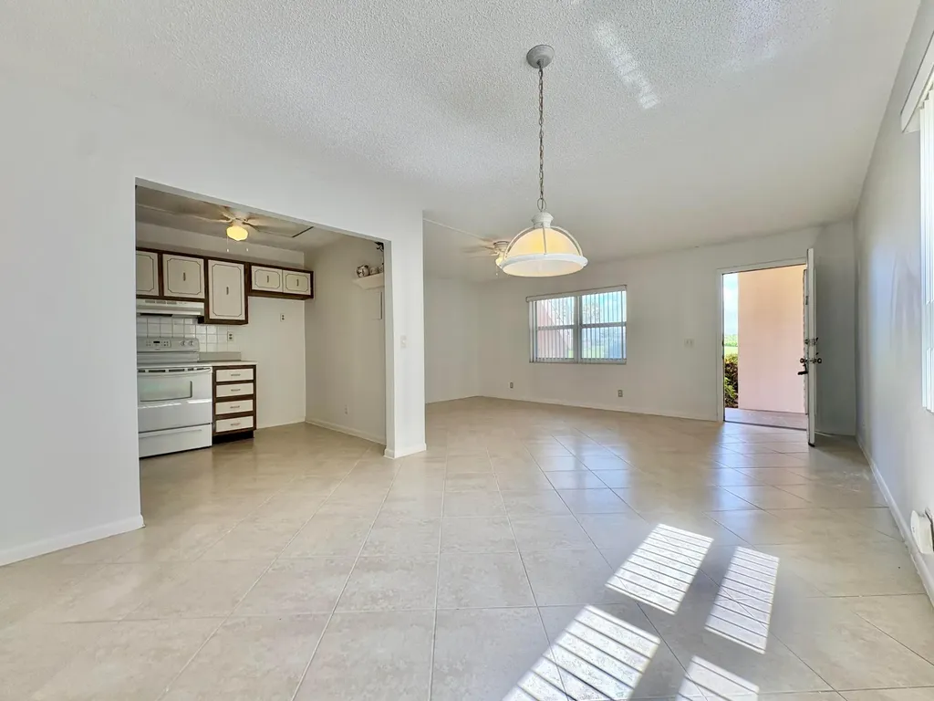 359 Capri H Delray Beach FL 33484