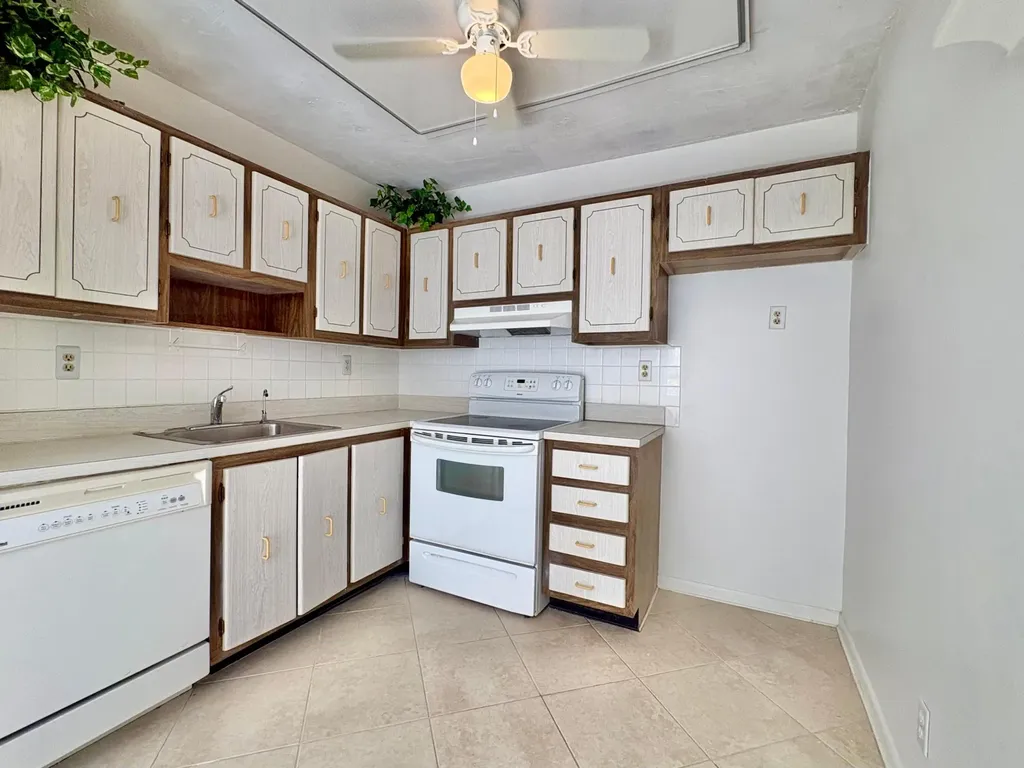 359 Capri H Delray Beach FL 33484