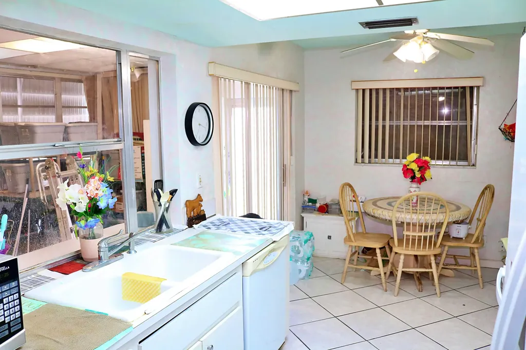 5715 NW 84th Terrace Tamarac FL 33321