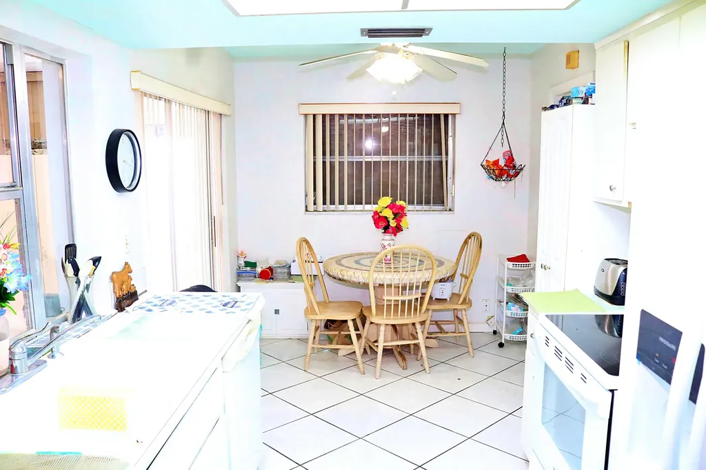 5715 NW 84th Terrace Tamarac FL 33321
