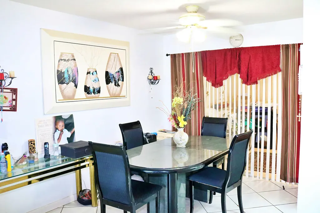 5715 NW 84th Terrace Tamarac FL 33321