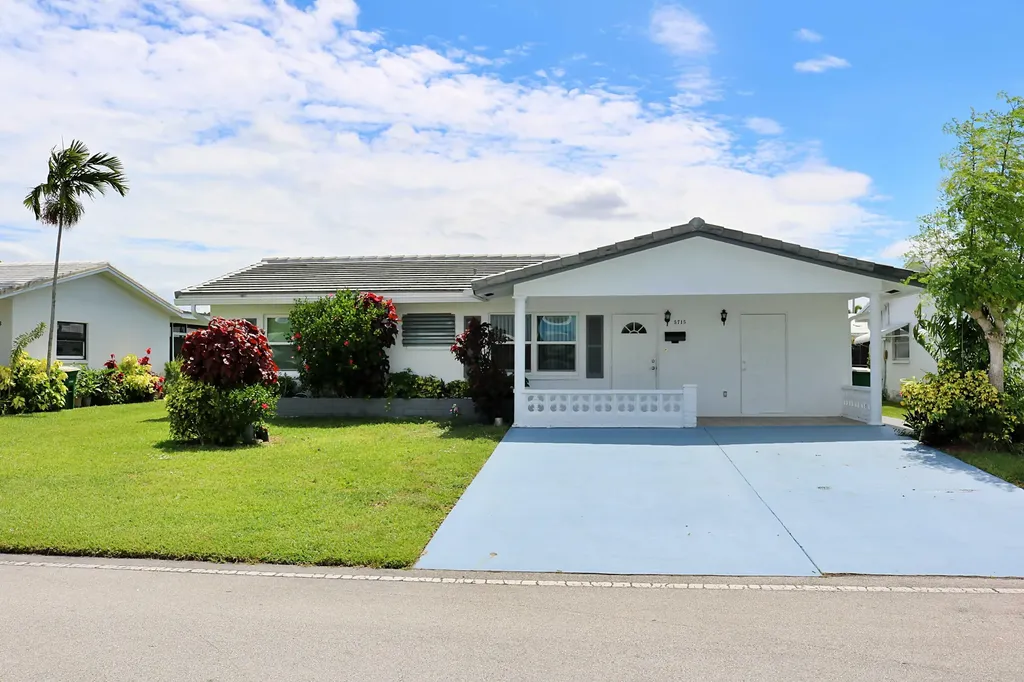 5715 NW 84th Terrace Tamarac FL 33321