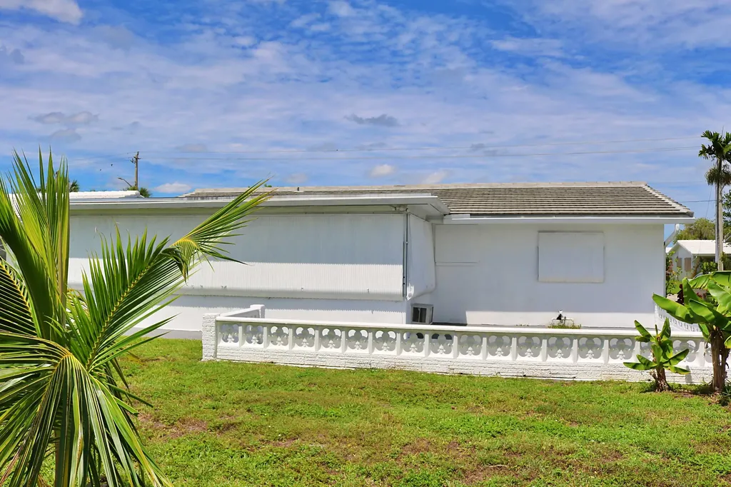 5715 NW 84th Terrace Tamarac FL 33321