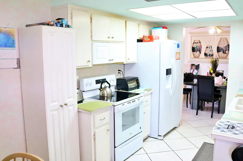 5715 NW 84th Terrace Tamarac FL 33321