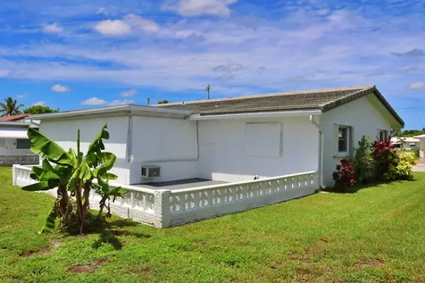 5715 NW 84th Terrace Tamarac FL 33321