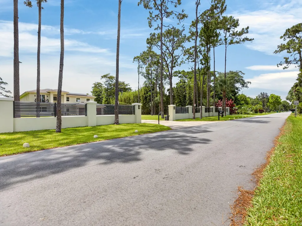 6077 NW 71st Terrace Parkland FL 33067