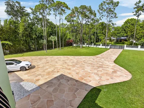 6077 NW 71st Terrace Parkland FL 33067