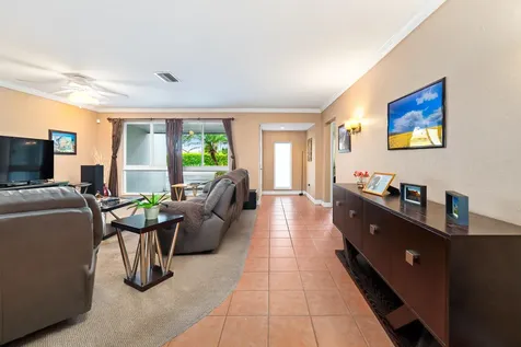 10578 NW 3 Street Plantation FL 33324