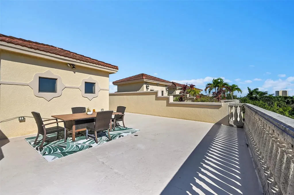 2254 SE 7th Street Pompano Beach FL 33062