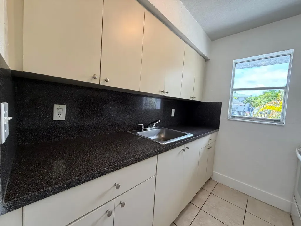 2127 Davie Boulevard Fort Lauderdale FL 33312