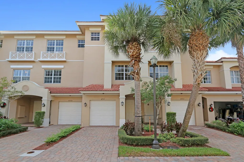 4711 Artesa Way E Palm Beach Gardens FL 33418